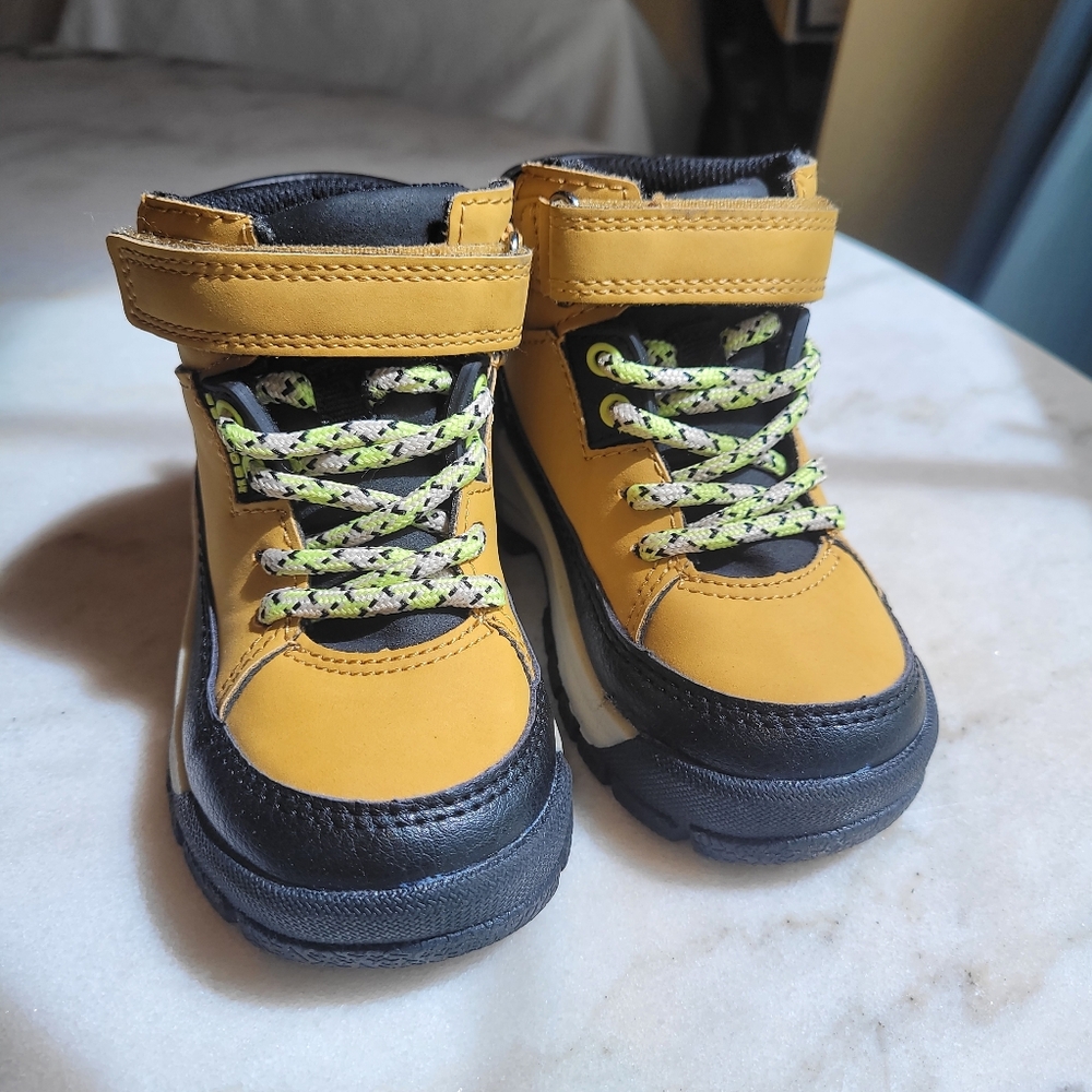 NWOT*Kids Tan&Black Rugged Boots